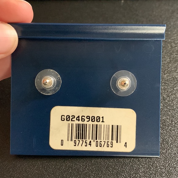 🎀 Gold GIVENCHY vintage stud earrings. 🎀 - Picture 2 of 3